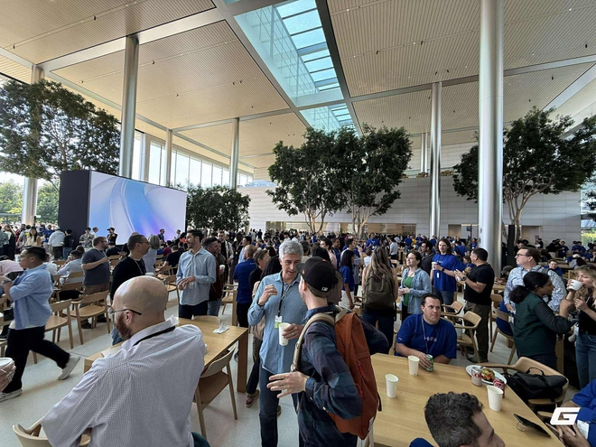 WWDC 2025 trước giờ G: Có gì sau tấm thẻ vàng? Apple sắp “ra chiêu”, cả thế giới công nghệ nín thở chờ đợi- Ảnh 8. WWDC 2025 trước giờ G: Có gì sau tấm thẻ vàng? Apple sắp “ra chiêu”, cả thế giới công nghệ nín thở chờ đợi- Ảnh 8.