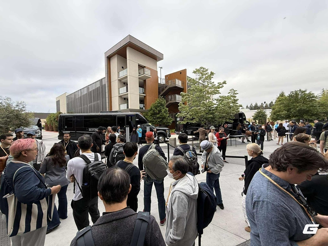 WWDC 2025 trước giờ G: Có gì sau tấm thẻ vàng? Apple sắp “ra chiêu”, cả thế giới công nghệ nín thở chờ đợi- Ảnh 3. WWDC 2025 trước giờ G: Có gì sau tấm thẻ vàng? Apple sắp “ra chiêu”, cả thế giới công nghệ nín thở chờ đợi- Ảnh 3.