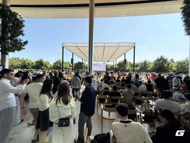 WWDC 2025 trước giờ G: Có gì sau tấm thẻ vàng? Apple sắp “ra chiêu”, cả thế giới công nghệ nín thở chờ đợi- Ảnh 9. WWDC 2025 trước giờ G: Có gì sau tấm thẻ vàng? Apple sắp “ra chiêu”, cả thế giới công nghệ nín thở chờ đợi- Ảnh 9.