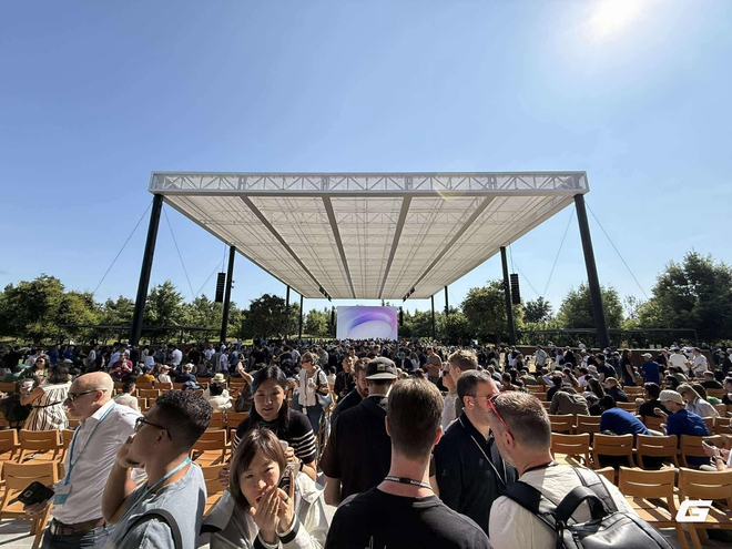 WWDC 2025 trước giờ G: Có gì sau tấm thẻ vàng? Apple sắp “ra chiêu”, cả thế giới công nghệ nín thở chờ đợi- Ảnh 10. WWDC 2025 trước giờ G: Có gì sau tấm thẻ vàng? Apple sắp “ra chiêu”, cả thế giới công nghệ nín thở chờ đợi- Ảnh 10.