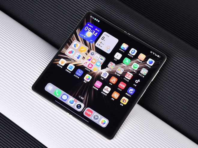 iPhone gập mà không mỏng được như này thì không đáng để mua- Ảnh 5.
