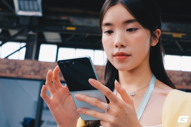 Đây là giá bán chính hãng Galaxy Z Fold7, Flip7 và Flip7 FE tại Việt Nam: Chỉ từ 22,99 triệu, dự đoán sẽ cháy hàng!- Ảnh 5. Đây là giá bán chính hãng Galaxy Z Fold7, Flip7 và Flip7 FE tại Việt Nam: Chỉ từ 22,99 triệu, dự đoán sẽ cháy hàng!- Ảnh 5.