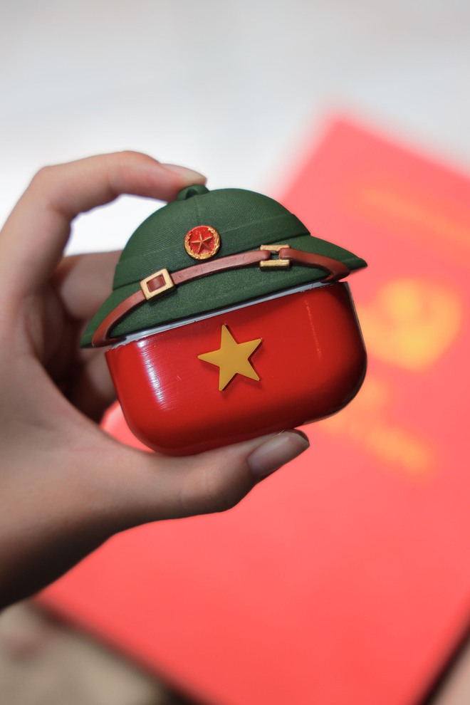 Ra mắt ốp tai nghe AirPods "Made in Vietnam" kỷ niệm 80 năm Cách mạng tháng 8 và Quốc khánh 2/9- Ảnh 2.