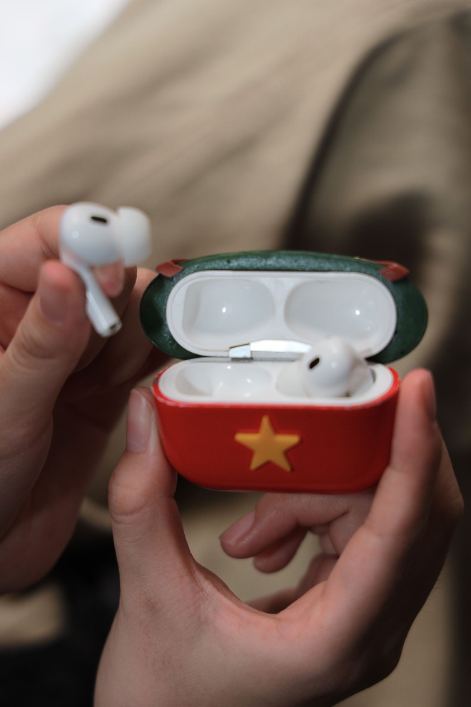 Ra mắt ốp tai nghe AirPods "Made in Vietnam" kỷ niệm 80 năm Cách mạng tháng 8 và Quốc khánh 2/9- Ảnh 4.