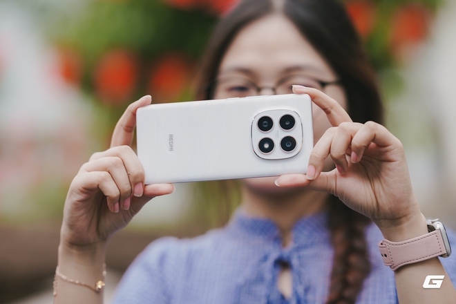Trên tay Xiaomi Redmi Note 15 5G vừa ra mắt: Giá chỉ hơn 3 triệu đồng nhưng có thiết kế mỏng nhẹ, chip Snapdragon, pin 5.800mAh- Ảnh 3. Trên tay Xiaomi Redmi Note 15 5G vừa ra mắt: Giá chỉ hơn 3 triệu đồng nhưng có thiết kế mỏng nhẹ, chip Snapdragon, pin 5.800mAh- Ảnh 3.