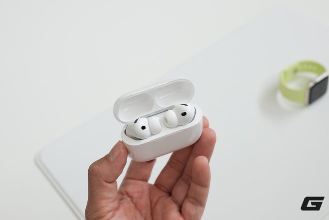 Trên tay sớm AirPods Pro 3: Thiết kế nhỏ gọn hơn, có cảm biến nhịp tim, dịch trực tiếp và chống ồn “đỉnh nhất thế giới”- Ảnh 7.