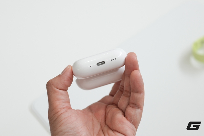 Trên tay sớm AirPods Pro 3: Thiết kế nhỏ gọn hơn, có cảm biến nhịp tim, dịch trực tiếp và chống ồn “đỉnh nhất thế giới”- Ảnh 3.