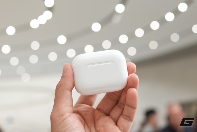 Trên tay sớm AirPods Pro 3: Thiết kế nhỏ gọn hơn, có cảm biến nhịp tim, dịch trực tiếp và chống ồn “đỉnh nhất thế giới”- Ảnh 2.