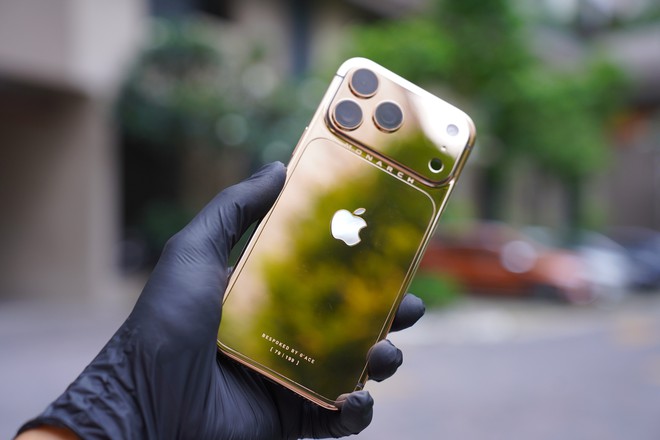 iPhone Air đã có phiên bản giới hạn sau khi mở bán được 1 tuần: Mạ xanh ngọc lục bảo, do nghệ nhân Việt chế tác- Ảnh 14.
