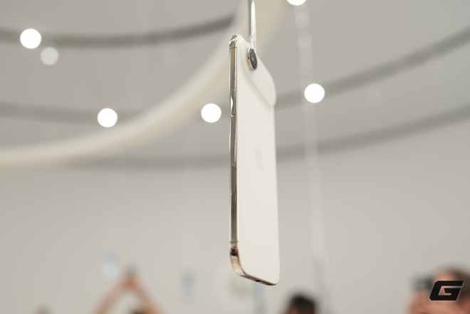 Cận cảnh iPhone Air "siêu mỏng cánh" đến khó tin vừa ra mắt: Apple vừa làm điều mà Samsung và chính iPad Pro cũng phải dè chừng- Ảnh 4.