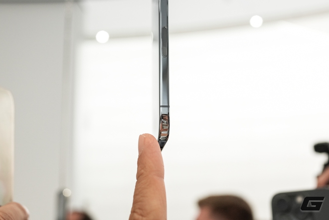 Cận cảnh iPhone Air "siêu mỏng cánh" đến khó tin vừa ra mắt: Apple vừa làm điều mà Samsung và chính iPad Pro cũng phải dè chừng- Ảnh 6.