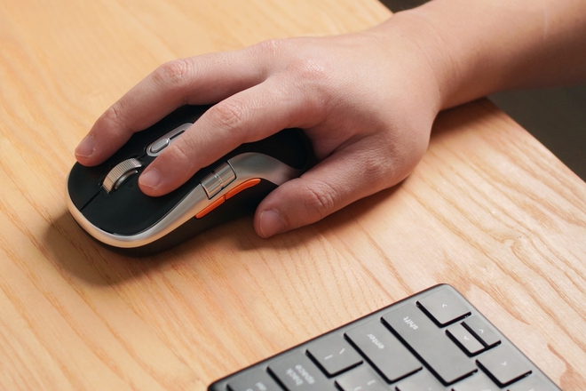 Chuột kh&ocirc;ng d&acirc;y mới "ngon - bổ - rẻ" đ&aacute;ng mua: Thiết kế đẹp, cực nhiều t&iacute;nh năng trong tầm gi&aacute; 500.000 đồng, tặng k&egrave;m cả pad chuột - Ảnh 4.