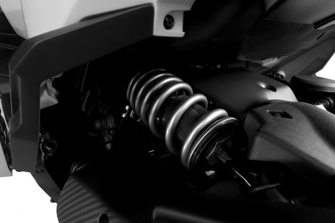 SYM Husky ADV150 giảm gi&aacute; sốc c&ograve;n 60 triệu: Đối thủ gi&aacute; rẻ khiến Honda ADV 160 phải d&egrave; chừng? - Ảnh 5.