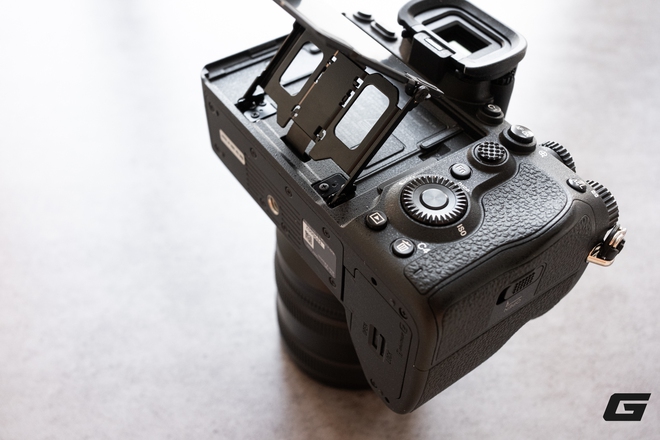 Tr&ecirc;n tay v&agrave; trải nghiệm nhanh Sony A7 V: Khi d&ograve;ng A7 "quốc d&acirc;n" chạm ngưỡng cao cấp - Ảnh 6.