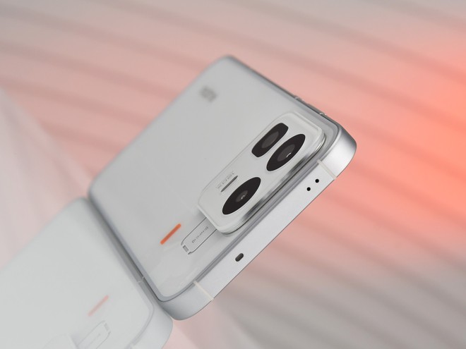 realme sắp ra mắt smartphone đầu ti&ecirc;n cho ph&eacute;p chơi game PC, pin 8.000 mAh, chip Snapdragon 8 Gen 5, RAM tận 24 GB - Ảnh 8.