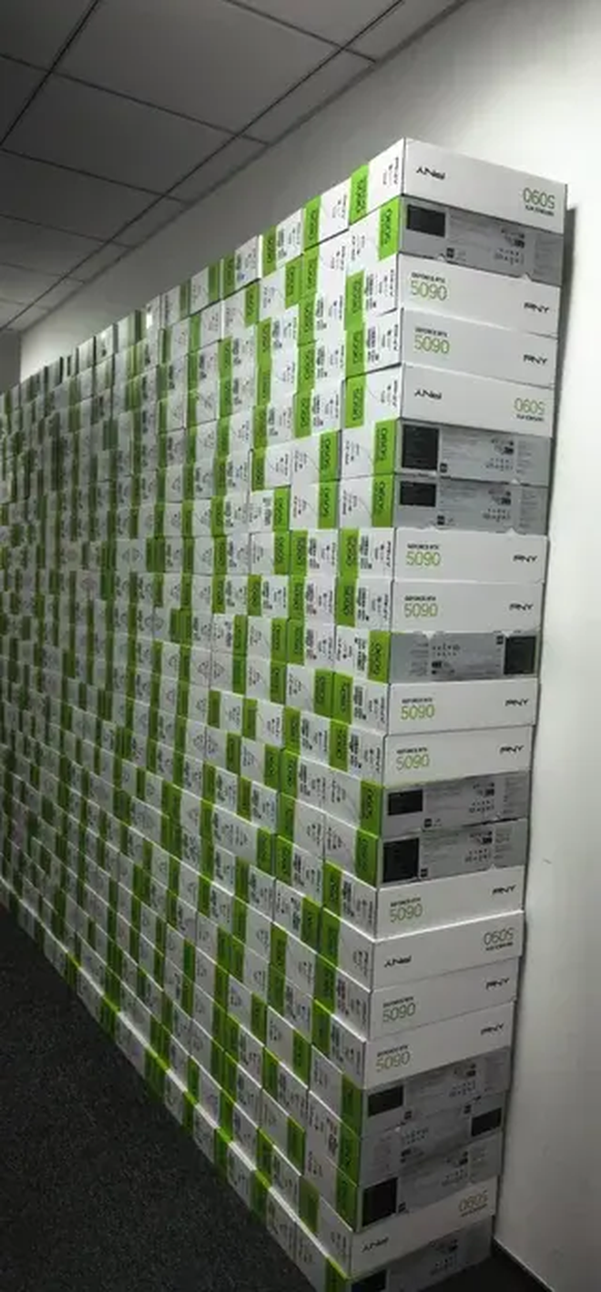 Bị Mỹ hạn chế xuất khẩu, GPU NVIDIA RTX 5090 vẫn ngập tr&agrave;n trong kho h&agrave;ng tại Trung Quốc - Ảnh 1.