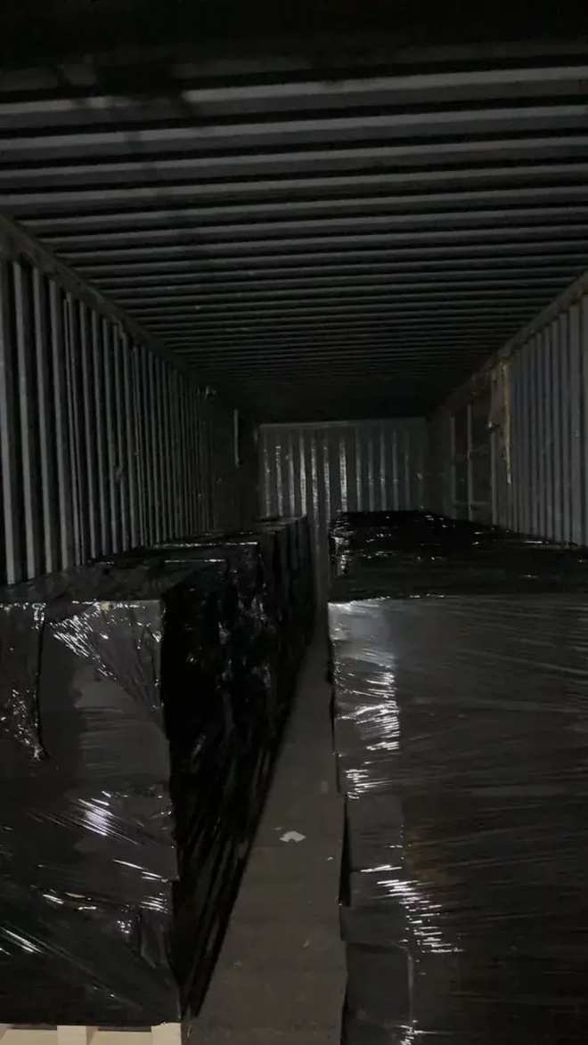 Bị Mỹ hạn chế xuất khẩu, GPU NVIDIA RTX 5090 vẫn ngập tr&agrave;n trong kho h&agrave;ng tại Trung Quốc - Ảnh 2.