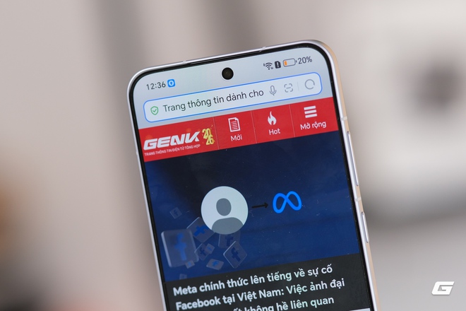 Tr&ecirc;n tay điện thoại pin 10.000mAh - Ảnh 6.