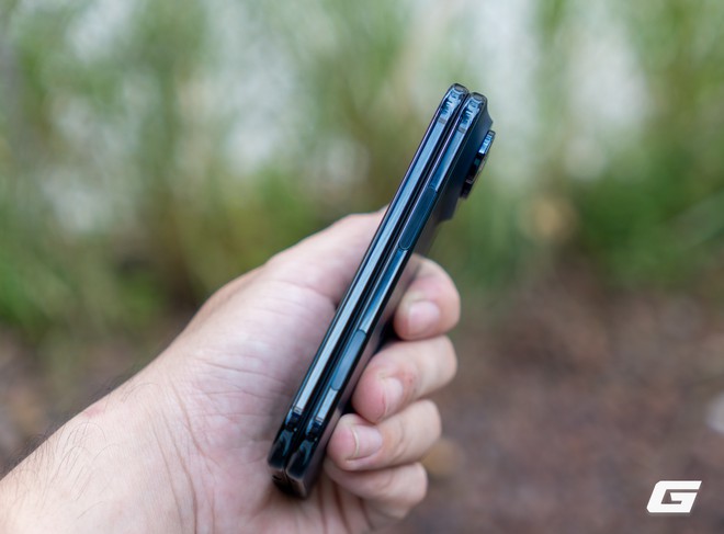 &ldquo;Đập hộp&rdquo; iPhone Duo ch&iacute;nh h&atilde;ng Việt Nam trước ng&agrave;y giao h&agrave;ng: điện thoại gập đầu ti&ecirc;n của T&aacute;o đ&oacute;ng g&oacute;i ra sao? - Ảnh 18.
