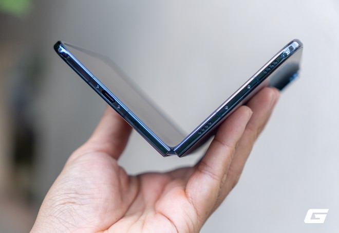 &ldquo;Đập hộp&rdquo; iPhone Duo ch&iacute;nh h&atilde;ng Việt Nam trước ng&agrave;y giao h&agrave;ng: điện thoại gập đầu ti&ecirc;n của T&aacute;o đ&oacute;ng g&oacute;i ra sao? - Ảnh 22.