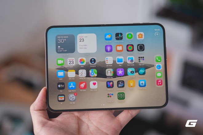 Tr&ecirc;n tay iPhone Duo bản thương mại ch&iacute;nh h&atilde;ng: Nếp gấp r&otilde; dần, gi&aacute; từ 64,99 triệu đồng - Ảnh 10.