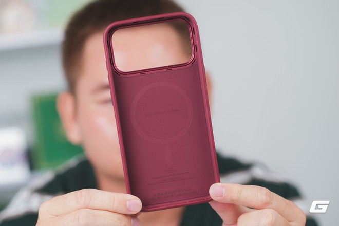 Ốp Pitaka Summa cho iPhone 18 Pro Max: V&acirc;n dệt đẹp, đổi lại hơi nặng tay - Ảnh 4.