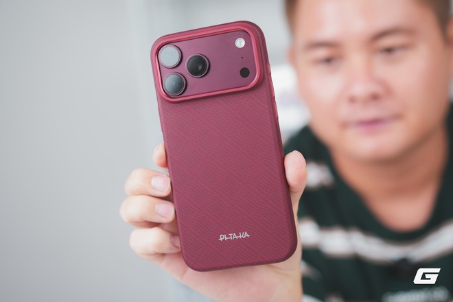Ốp Pitaka Summa cho iPhone 18 Pro Max: V&acirc;n dệt đẹp, đổi lại hơi nặng tay - Ảnh 11.