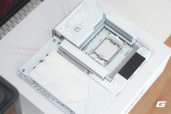 Colorful X870E Vulcan OC V14 bản trắng: Bo mạch chủ ép xung dành cho CPU X3D - Ảnh 3.