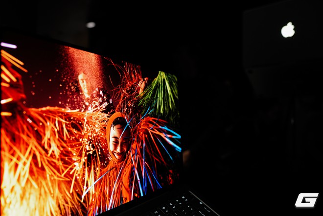 Trải nghiệm nhanh MacBook Pro cảm ứng: M&agrave;n OLED đen s&acirc;u, Dynamic Island l&ecirc;n Mac - Ảnh 3.