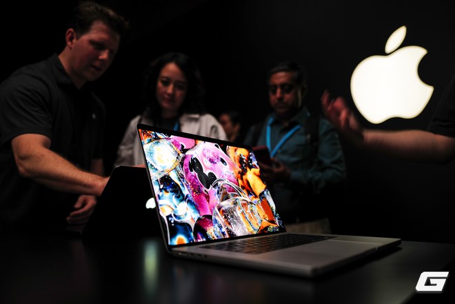 Trải nghiệm nhanh MacBook Pro cảm ứng: M&agrave;n OLED đen s&acirc;u, Dynamic Island l&ecirc;n Mac - Ảnh 4.