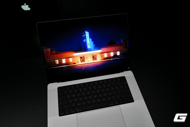 Trải nghiệm nhanh MacBook Pro cảm ứng: M&agrave;n OLED đen s&acirc;u, Dynamic Island l&ecirc;n Mac - Ảnh 2.