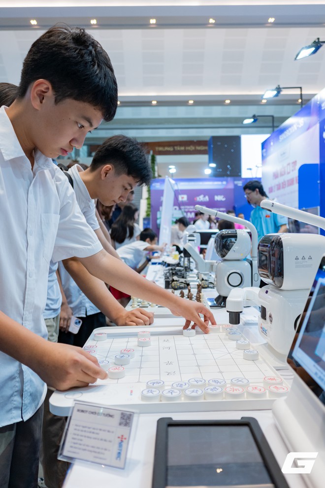 Galaxy Z Fold8, robot đấu cờ và loạt công nghệ lạ hút khách tại Ngày hội Đổi mới sáng tạo Quốc gia 2026 - Ảnh 2.