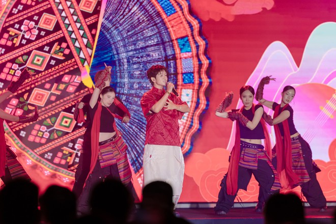 Nhìn lại những màn trình diễn tại Gala Better Choice Awards 2026: Khi âm nhạc, ánh sáng và công nghệ cùng vượt qua giới hạn - Ảnh 11.