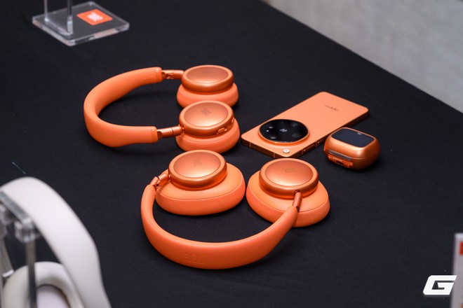 JBL hoàn thiện Live 4 Series tại Việt Nam với Live Beam 4: tai nghe true wireless có màn hình cảm ứng trên hộp sạc - Ảnh 7.