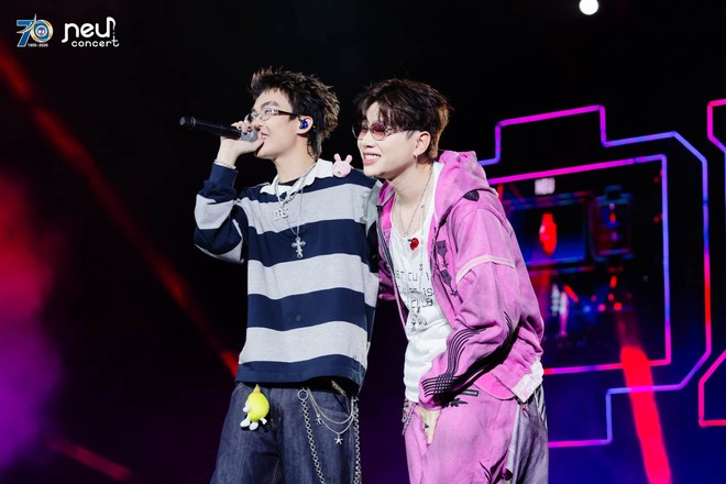 NEU Concert 2026 kh&eacute;p lại với m&agrave;n song ca giữa Hương Tr&agrave;m v&agrave; sinh vi&ecirc;n NEU - Ảnh 7.