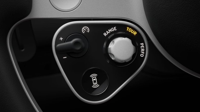 C&uacute; bắt tay lịch sử: "Ph&ugrave; thủy thiết kế của Apple" Jony Ive ch&iacute;nh thức thổi hồn v&agrave;o nội thất si&ecirc;u xe điện Ferrari Luce - Ảnh 8.