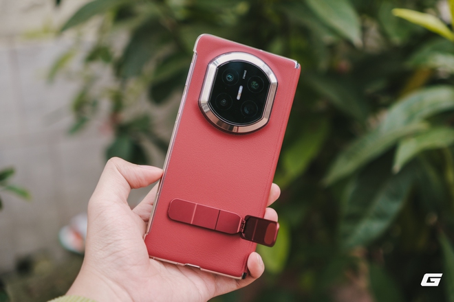 Mở hộp điện thoại gập 55 triệu ch&iacute;nh h&atilde;ng của Huawei: Pin lớn, camera chụp đẹp, kh&ocirc;ng Google, kh&ocirc;ng 5G - ai sẽ mua? - Ảnh 5.