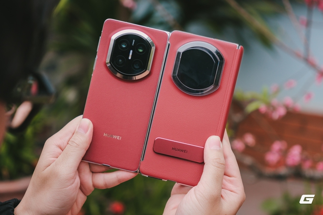 Mở hộp điện thoại gập 55 triệu ch&iacute;nh h&atilde;ng của Huawei: Pin lớn, camera chụp đẹp, kh&ocirc;ng Google, kh&ocirc;ng 5G - ai sẽ mua? - Ảnh 6.