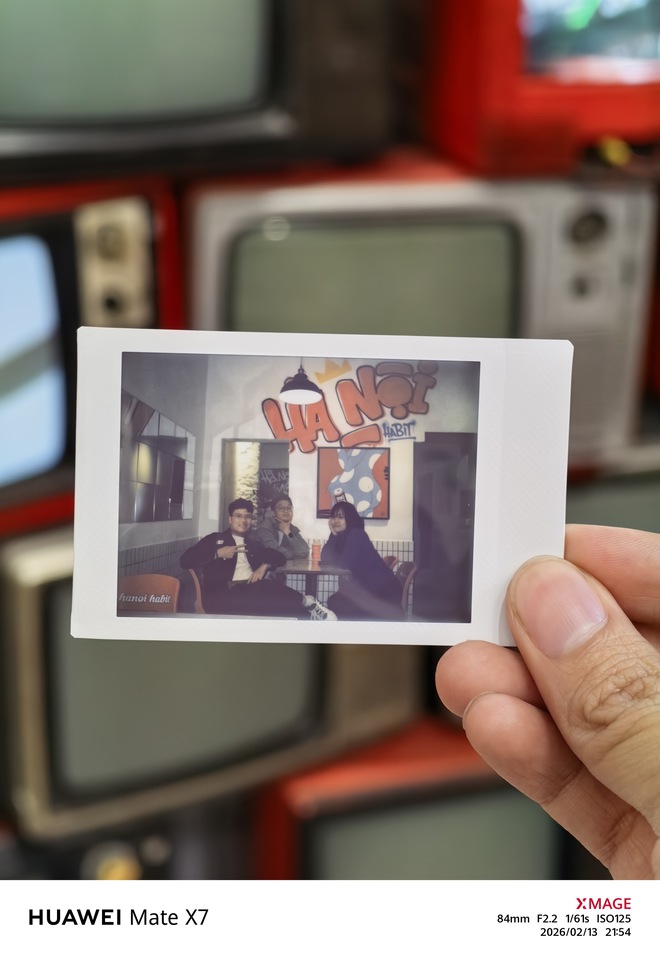 Mở hộp điện thoại gập 55 triệu ch&iacute;nh h&atilde;ng của Huawei: Pin lớn, camera chụp đẹp, kh&ocirc;ng Google, kh&ocirc;ng 5G - ai sẽ mua? - Ảnh 21.