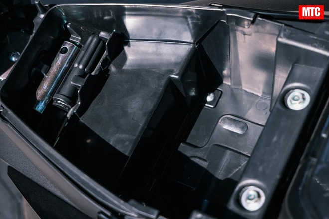 Suzuki Easy 115: Mẫu xe tay ga gây bất ngờ lớn với hiệu năng mạnh mẽ ẩn sau dáng vẻ nhỏ gọn - Ảnh 8.