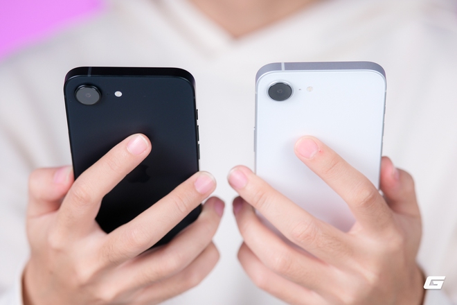 Tr&ecirc;n tay đủ 3 m&agrave;u iPhone 17e ch&iacute;nh h&atilde;ng: Thiết kế kh&ocirc;ng đổi, m&agrave;u hồng l&agrave; điểm nhấn, hiệu năng cực mạnh, gi&aacute; 18 triệu - Ảnh 3.