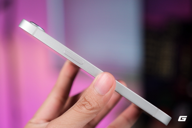 Tr&ecirc;n tay đủ 3 m&agrave;u iPhone 17e ch&iacute;nh h&atilde;ng: Thiết kế kh&ocirc;ng đổi, m&agrave;u hồng l&agrave; điểm nhấn, hiệu năng cực mạnh, gi&aacute; 18 triệu - Ảnh 8.