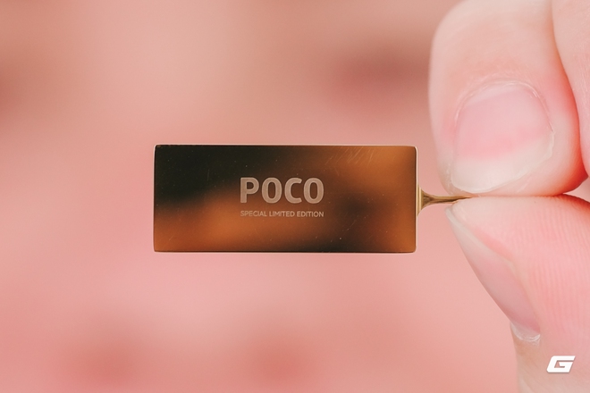 Mở hộp điện thoại Iron Man của Xiaomi - Ảnh 8.