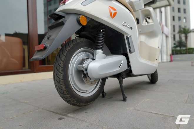 Trải nghiệm Yadea Osta H+: Xe 50cc nhưng nhiều công nghệ xịn, có màn hình chỉ đường, mở khóa từ xa, giá sale dưới 25 triệu - Ảnh 5.