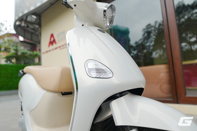 Trải nghiệm Yadea Osta H+: Xe 50cc nhưng nhiều công nghệ xịn, có màn hình chỉ đường, mở khóa từ xa, giá sale dưới 25 triệu - Ảnh 3.