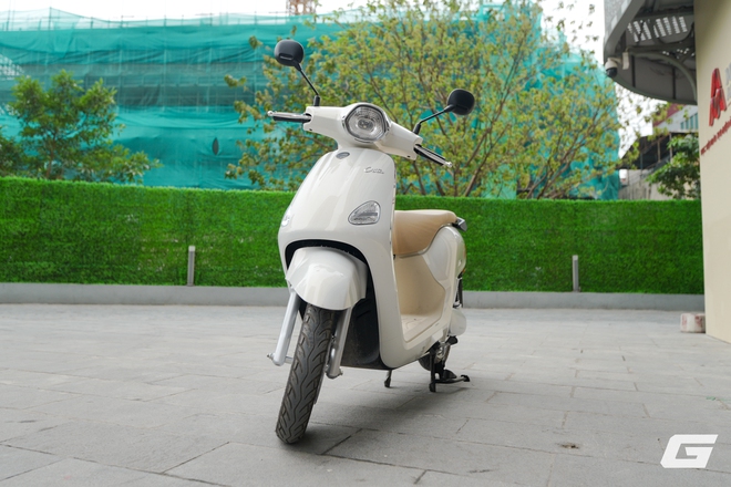 Trải nghiệm Yadea Osta H+: Xe 50cc nhưng nhiều công nghệ xịn, có màn hình chỉ đường, mở khóa từ xa, giá sale dưới 25 triệu - Ảnh 1.