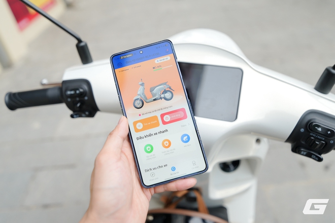 Trải nghiệm Yadea Osta H+: Xe 50cc nhưng nhiều công nghệ xịn, có màn hình chỉ đường, mở khóa từ xa, giá sale dưới 25 triệu - Ảnh 12.