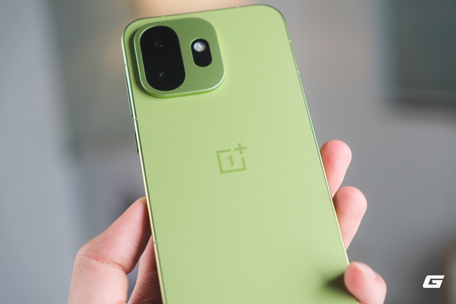 Đây mới đúng chuẩn "flagship killer" của OnePlus: Thiết kế cao cấp, chip Snapdragon 8 Elite Gen 5 gần 4 triệu điểm AnTuTu, pin 9.500mAh, giá rẻ hơn cả iPhone 17e - Ảnh 4.