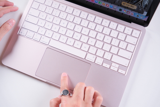 MacBook "rẻ nhất lịch sử" chính thức lên kệ tại Việt Nam, giá sinh viên chỉ từ 13,99 triệu đồng - Ảnh 4.