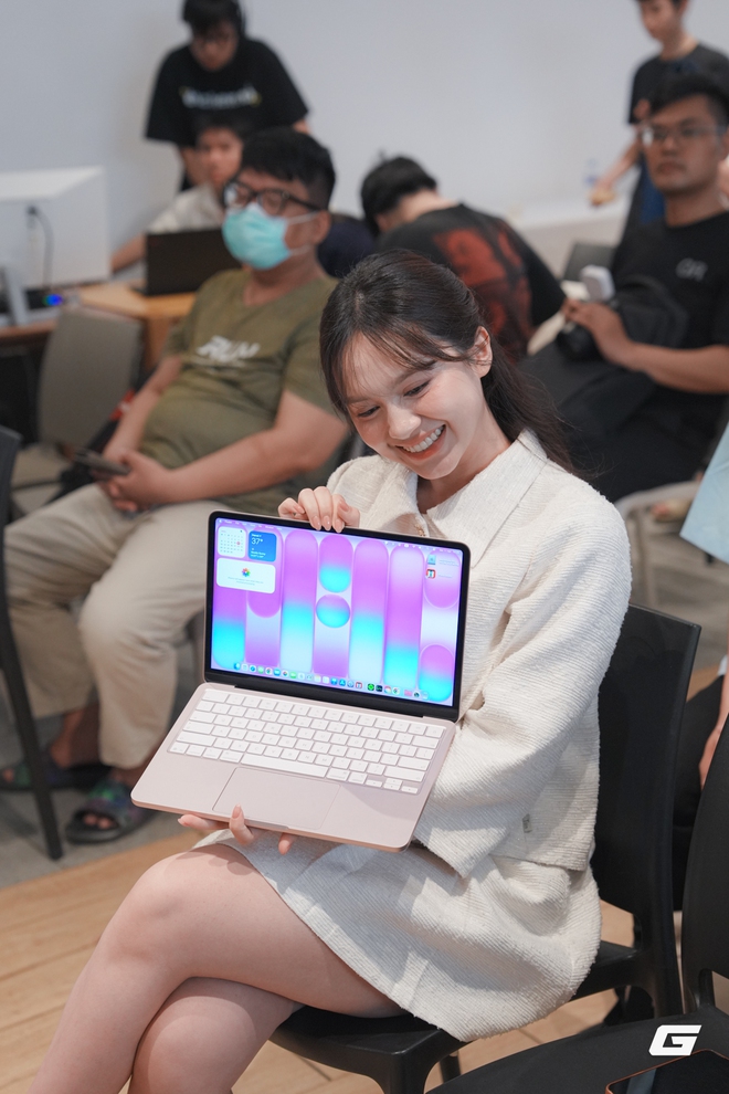 Người trẻ trải nghiệm MacBook Neo, hỏi thẳng - nghe thật: pin th&igrave; khen, hiệu năng th&igrave; 'kh&ocirc;ng phải kiểu wow' - Ảnh 7.